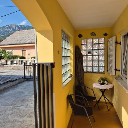 Apartman Davorka Karlobag Esterno foto