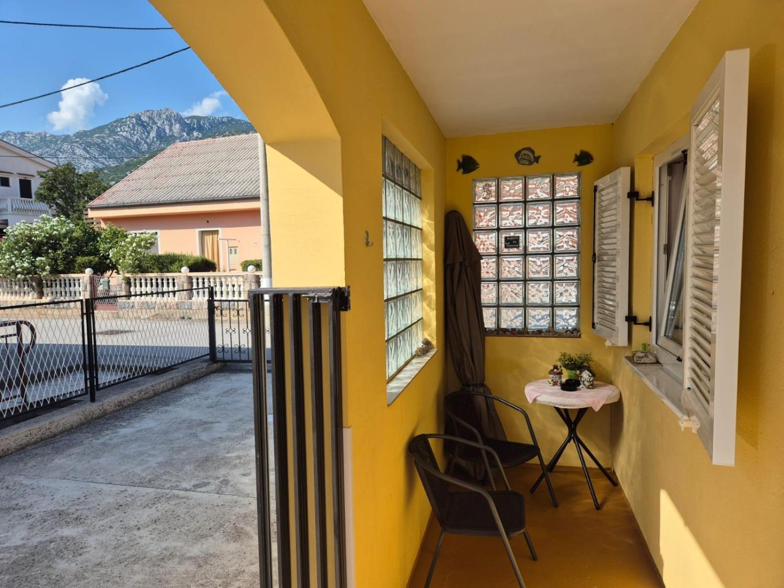 Apartman Davorka Karlobag Esterno foto