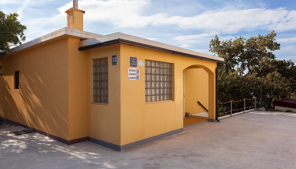 Apartman Davorka Karlobag Esterno foto