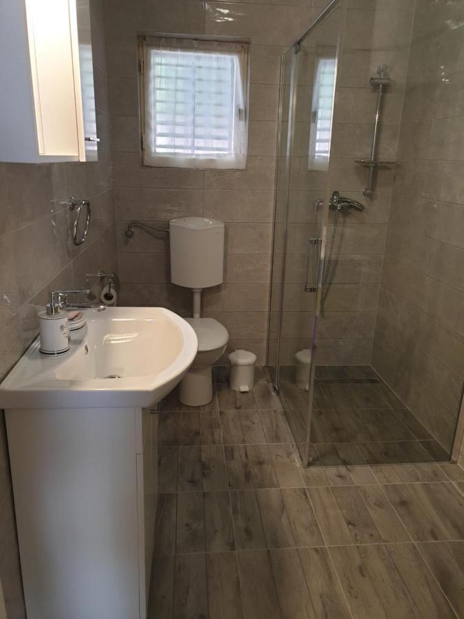 Apartman Davorka Karlobag Esterno foto